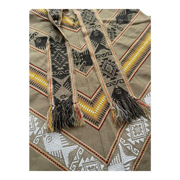 Women's Inca Importing Tan Blanket Poncho Cape Fringed with Fish Design - Picture 6 of 6